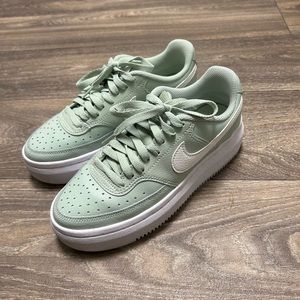 NIKE WOMEN’s 7 Air Force 1 - Mint